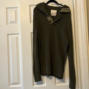 Men’s dark olive green Banana Republic waffle knit sweater